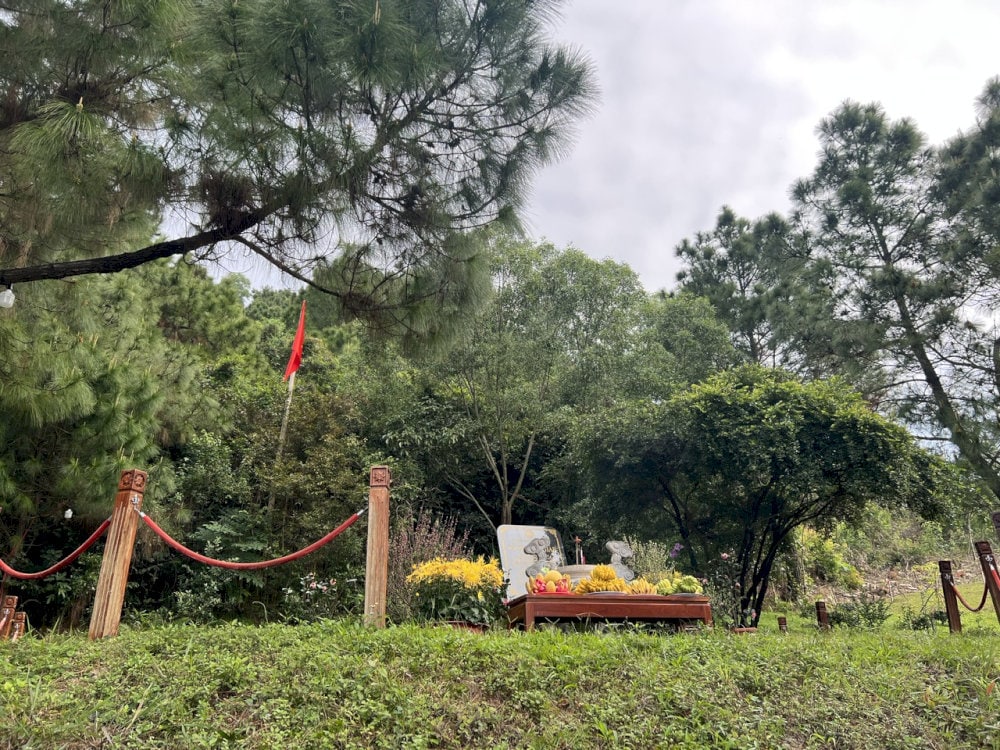 Không gian xung quanh khu mộ của Đại tướng